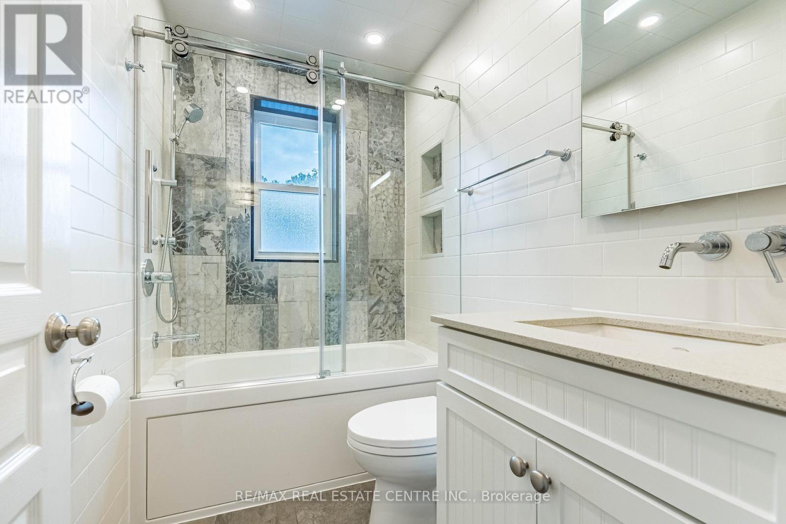 37 Maple Avenue N, Mississauga, Ontario  L5H 2S1 - Photo 16 - W12874264