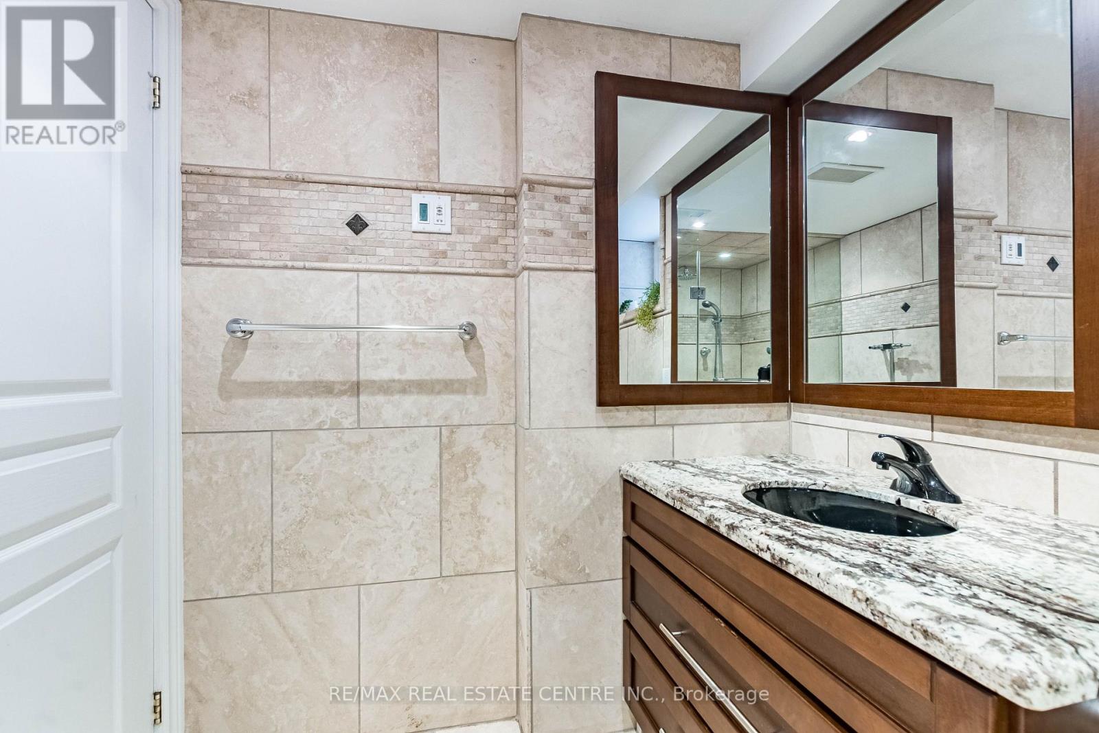 37 Maple Avenue N, Mississauga, Ontario  L5H 2S1 - Photo 25 - W12874264