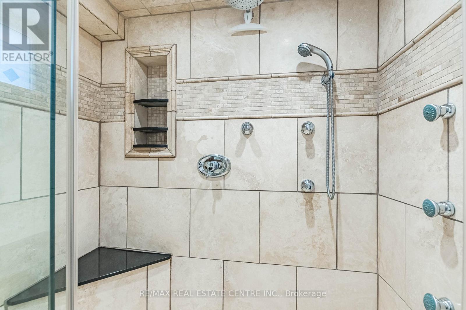 37 Maple Avenue N, Mississauga, Ontario  L5H 2S1 - Photo 27 - W12874264