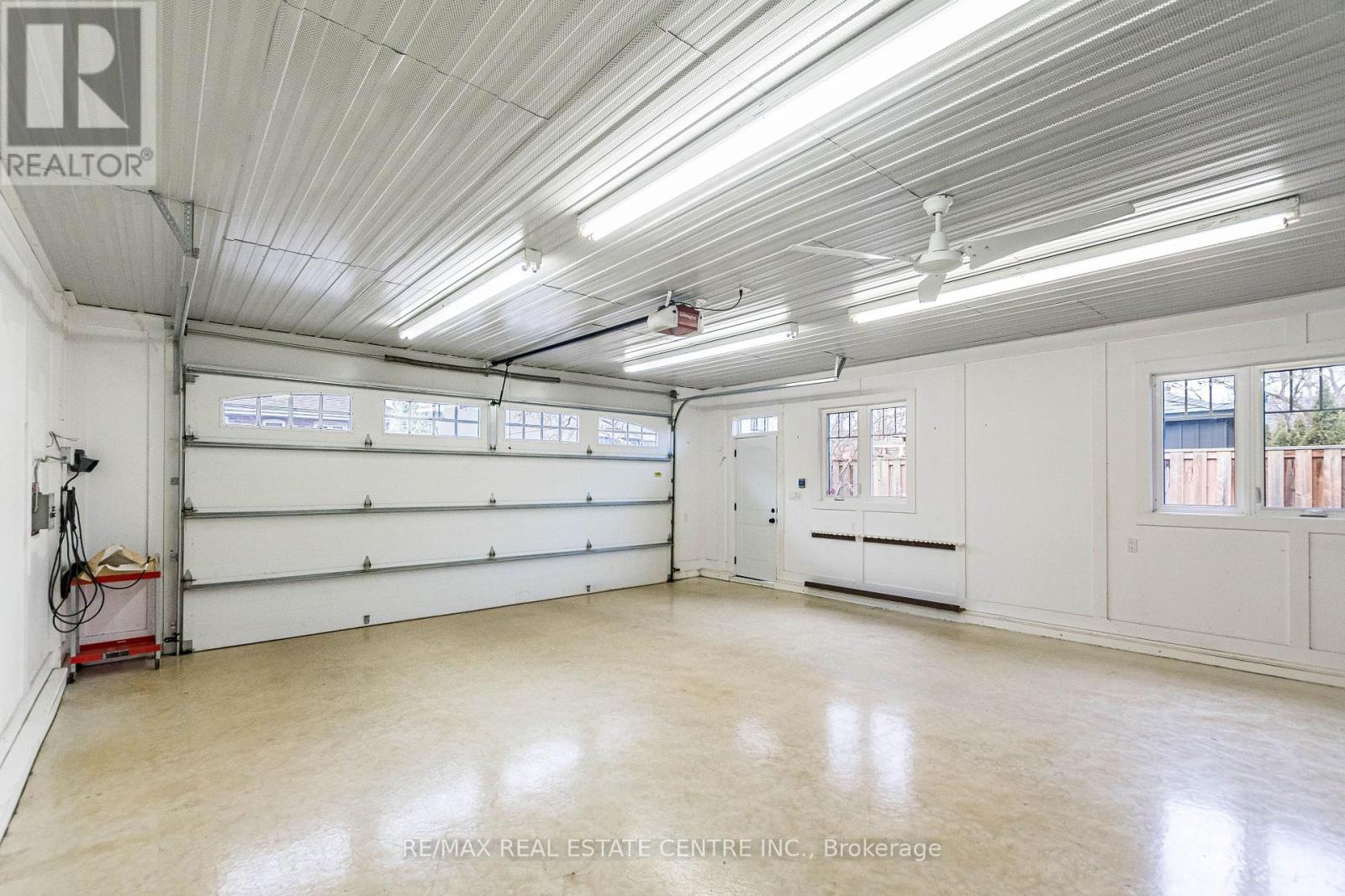 37 Maple Avenue N, Mississauga, Ontario  L5H 2S1 - Photo 31 - W12874264