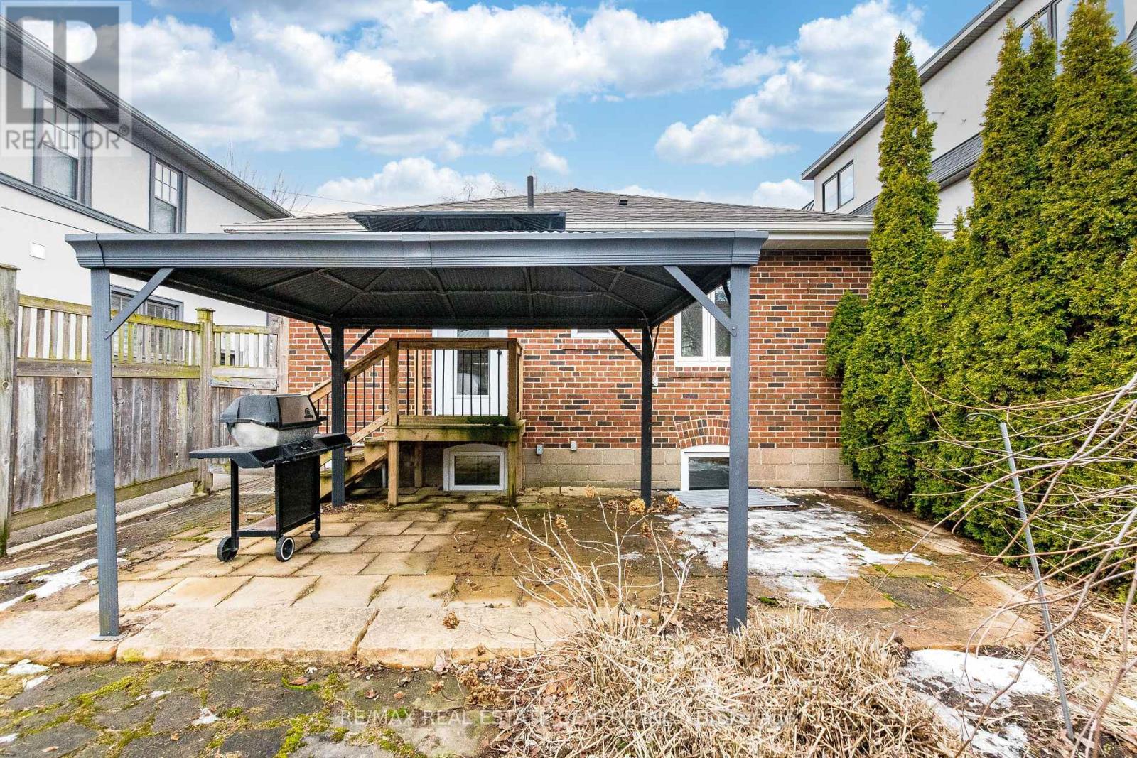 37 Maple Avenue N, Mississauga, Ontario  L5H 2S1 - Photo 32 - W12874264