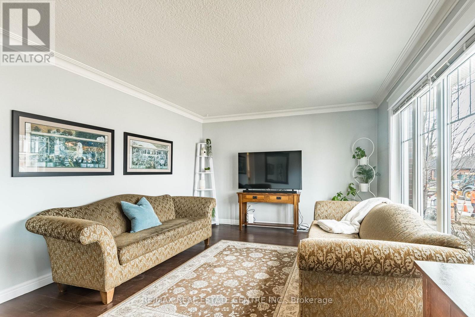 37 Maple Avenue N, Mississauga, Ontario  L5H 2S1 - Photo 5 - W12874264