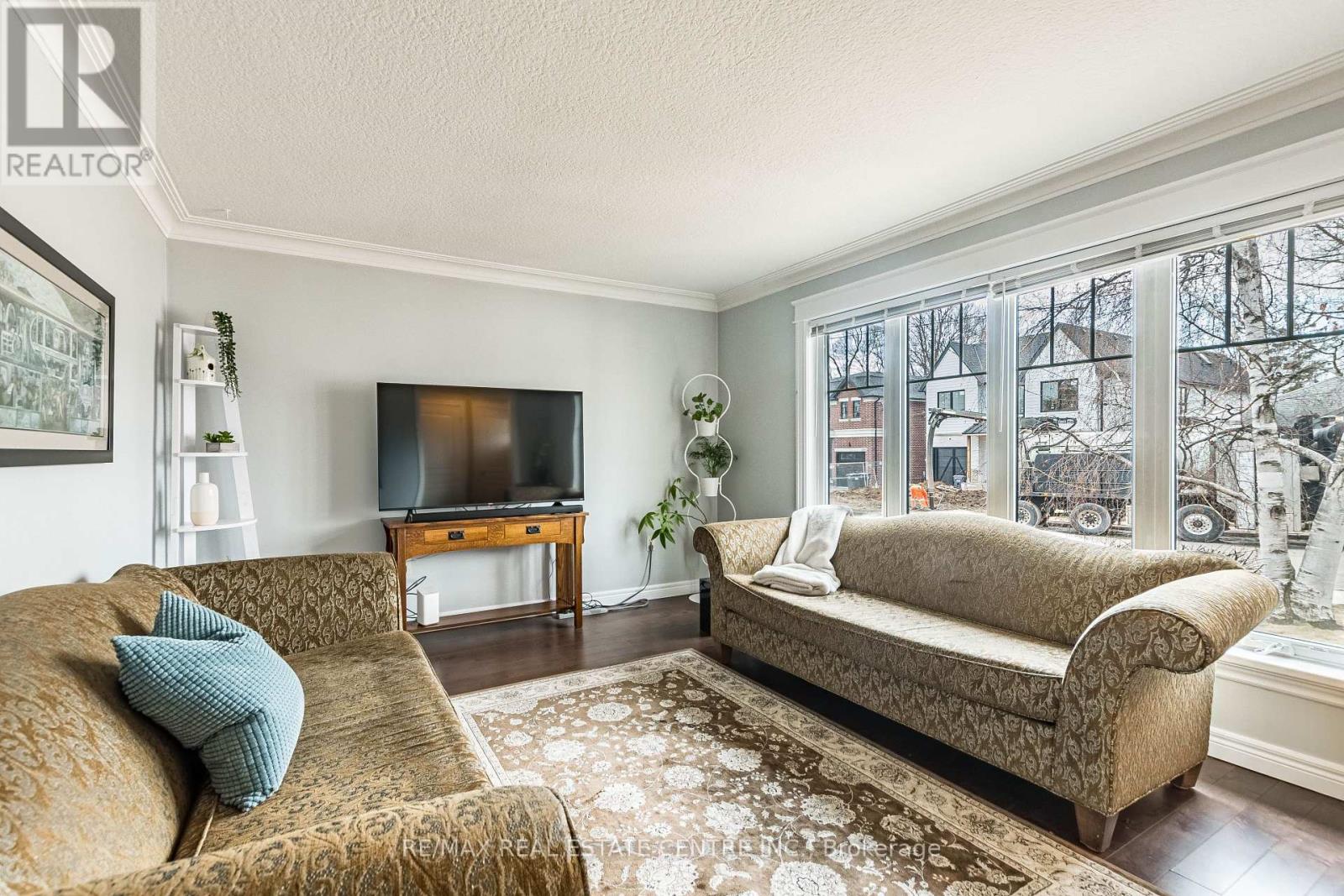 37 Maple Avenue N, Mississauga, Ontario  L5H 2S1 - Photo 6 - W12874264