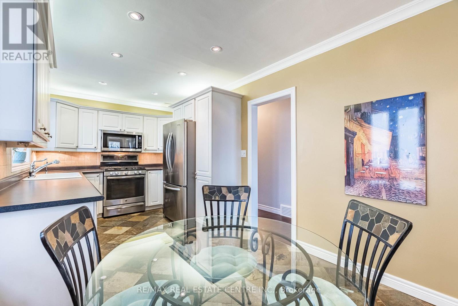 37 Maple Avenue N, Mississauga, Ontario  L5H 2S1 - Photo 7 - W12874264