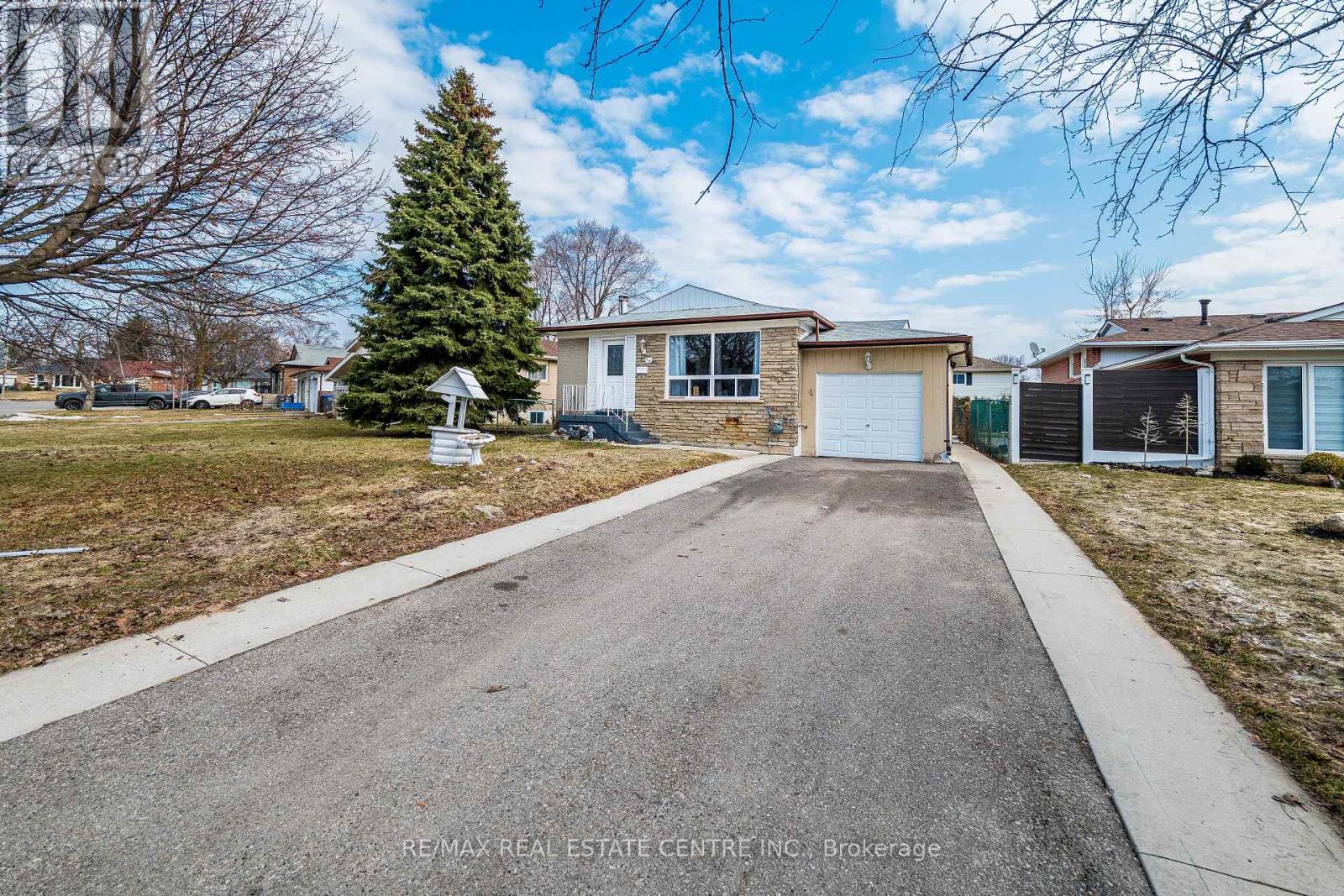 18 NORTHWOOD DRIVE, Brampton, Ontario
