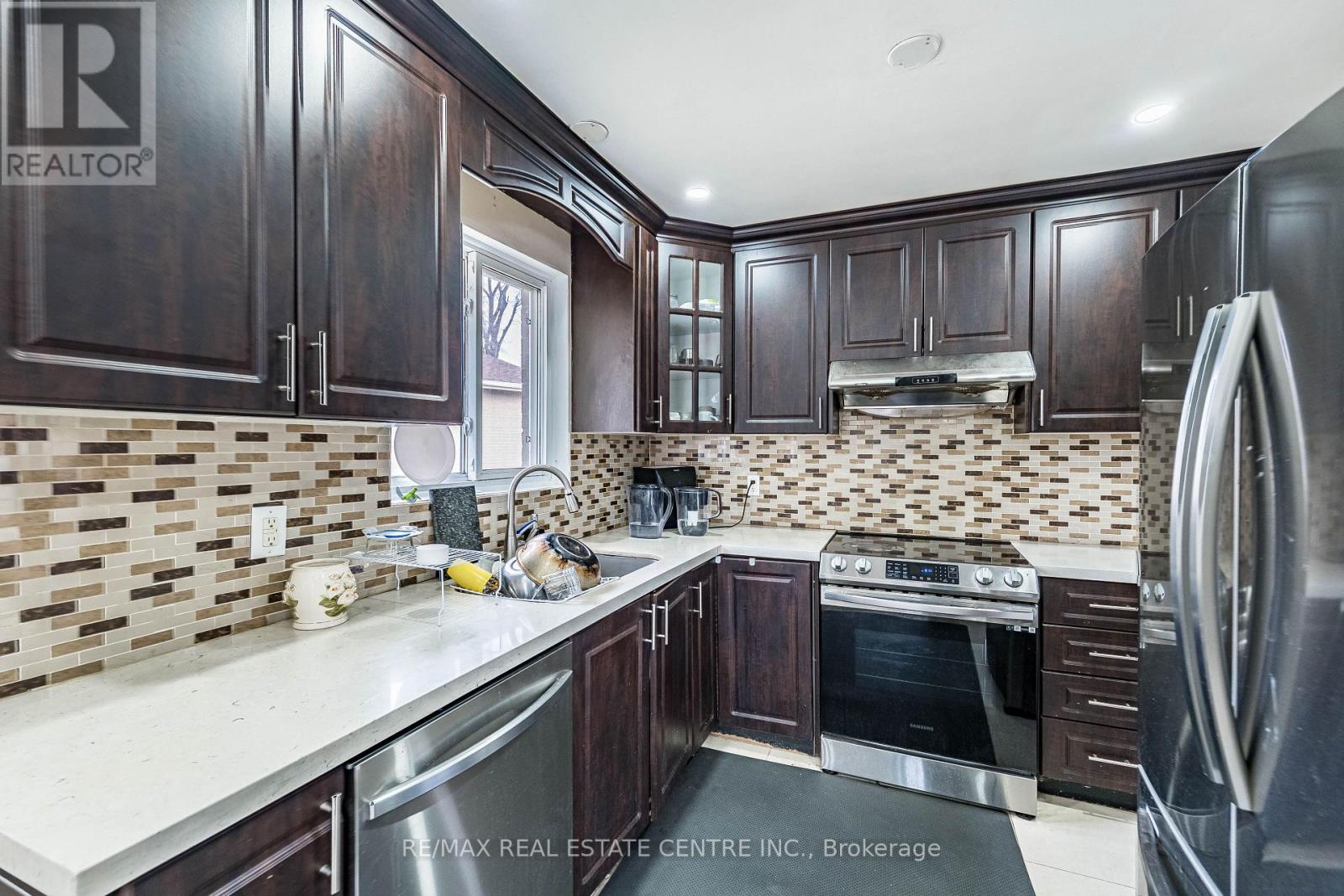 18 Northwood Drive, Brampton, Ontario  L6X 2L2 - Photo 14 - W12874268