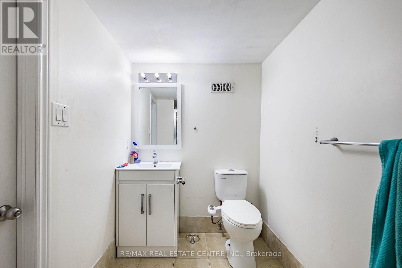 18 Northwood Drive, Brampton, Ontario  L6X 2L2 - Photo 15 - W12874268