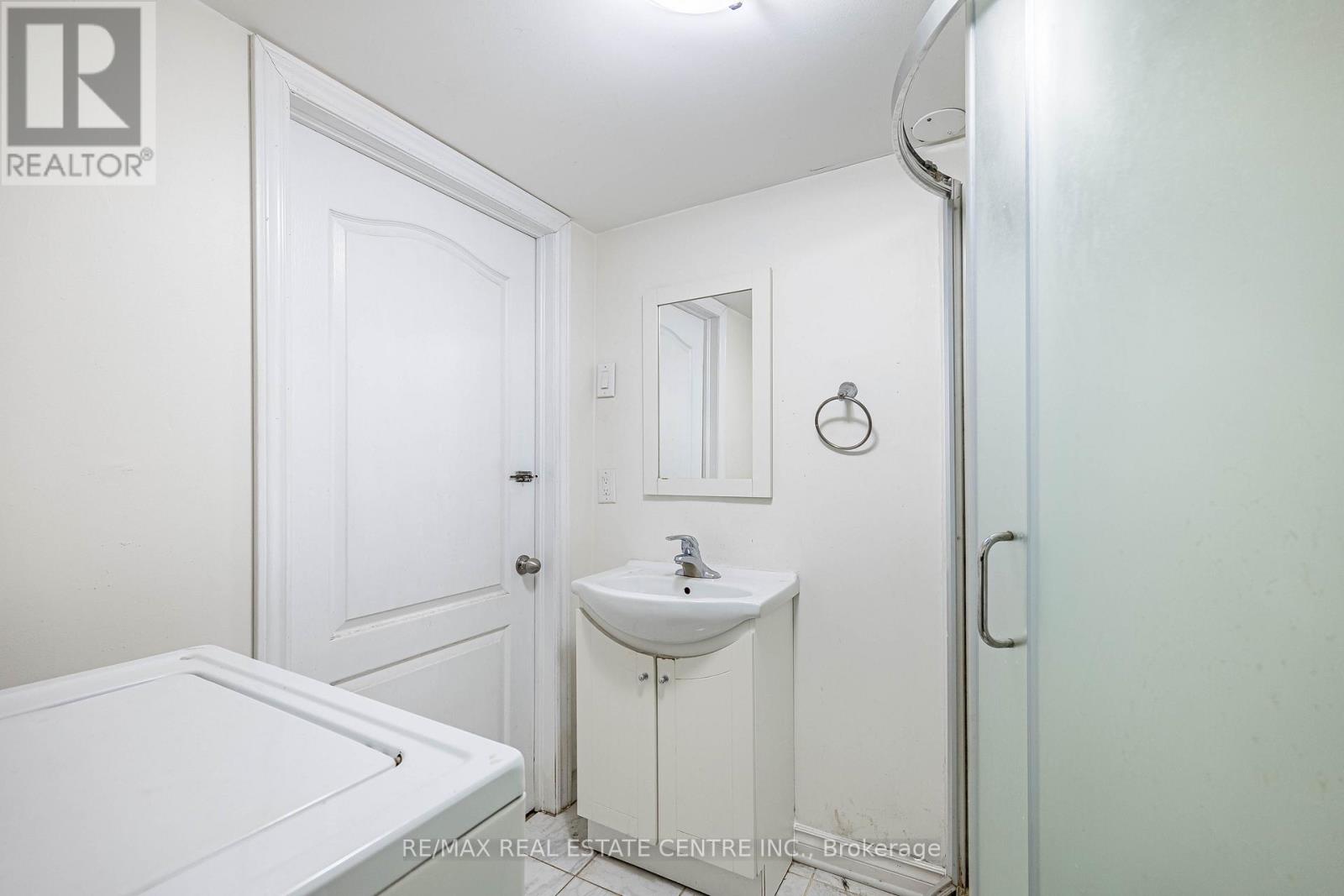 18 Northwood Drive, Brampton, Ontario  L6X 2L2 - Photo 16 - W12874268