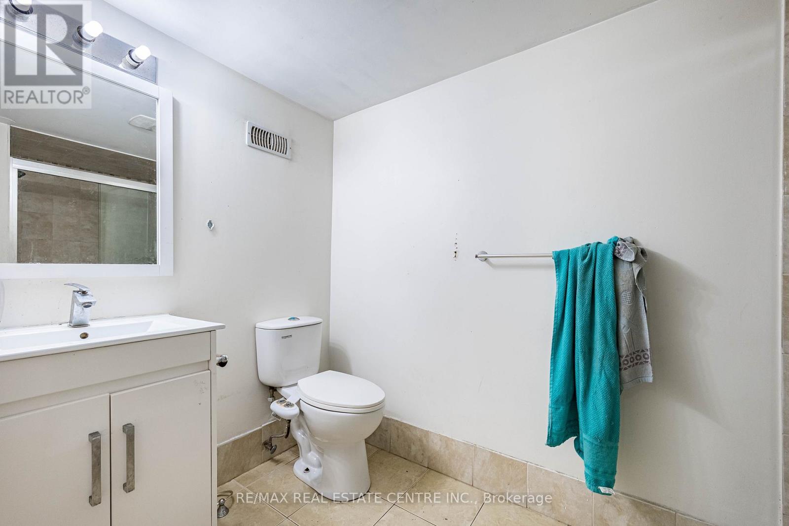 18 Northwood Drive, Brampton, Ontario  L6X 2L2 - Photo 22 - W12874268