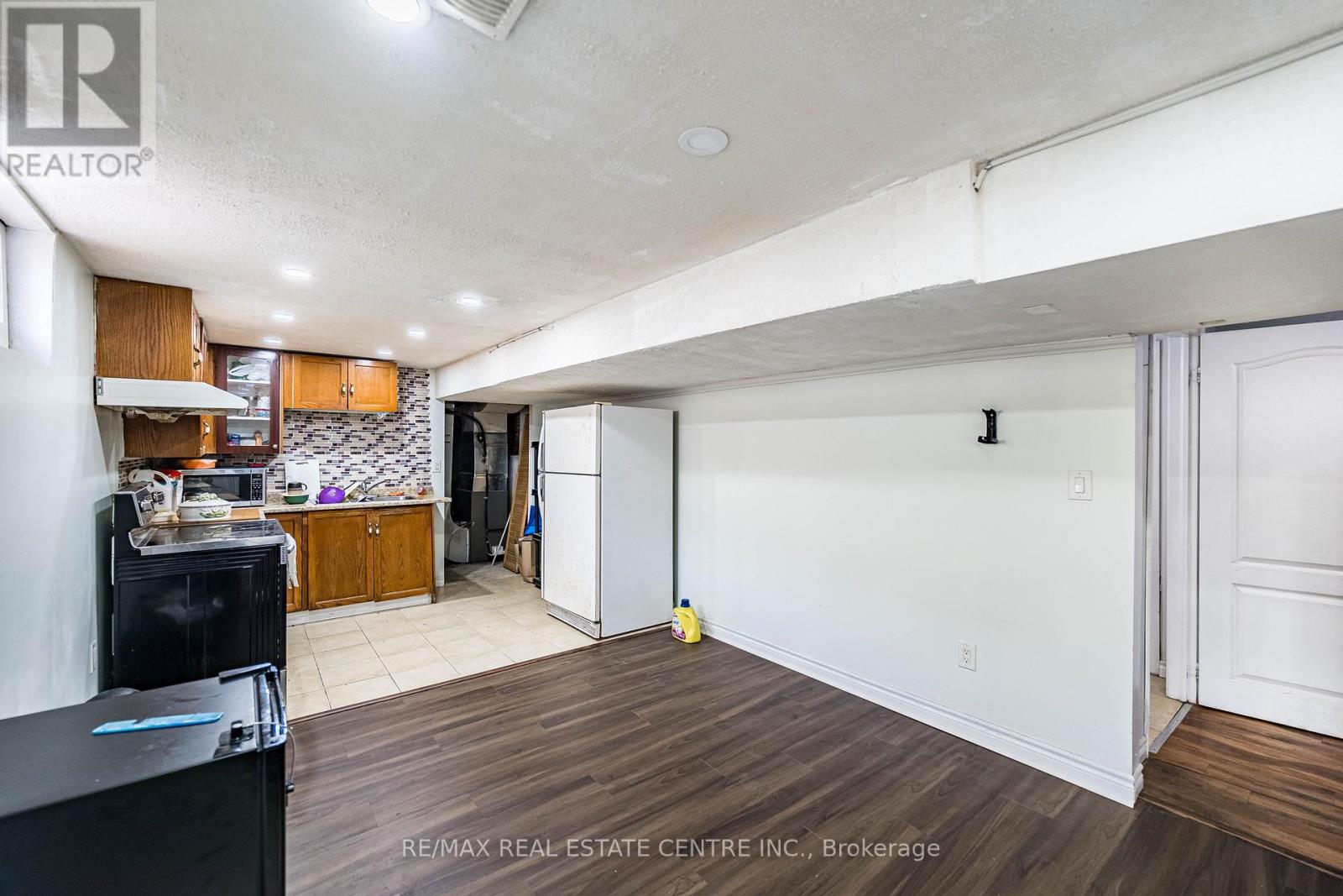 18 Northwood Drive, Brampton, Ontario  L6X 2L2 - Photo 25 - W12874268