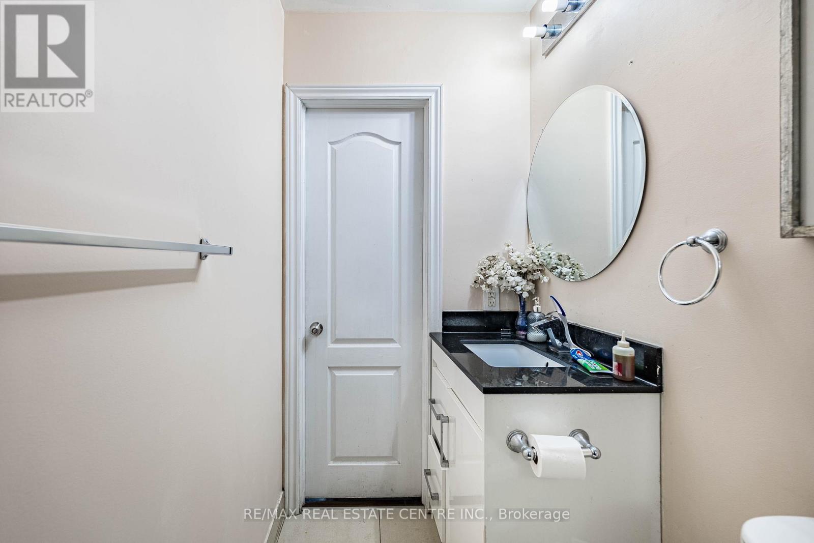 18 Northwood Drive, Brampton, Ontario  L6X 2L2 - Photo 34 - W12874268