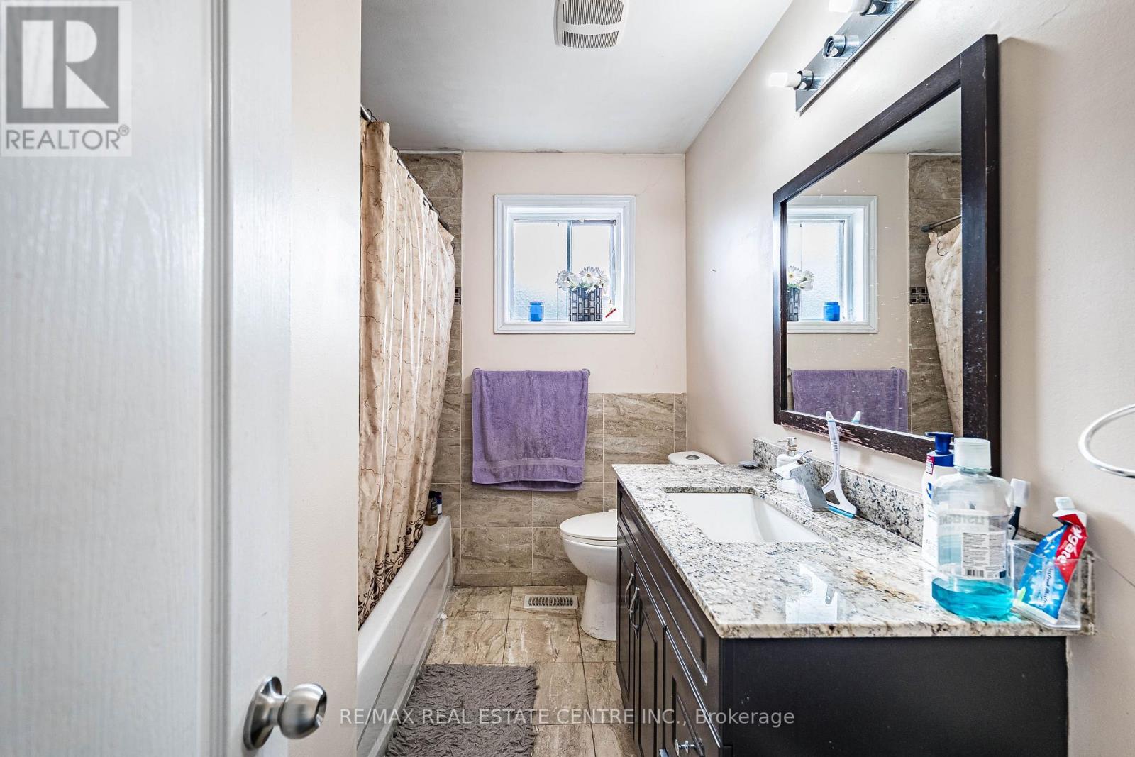 18 Northwood Drive, Brampton, Ontario  L6X 2L2 - Photo 35 - W12874268