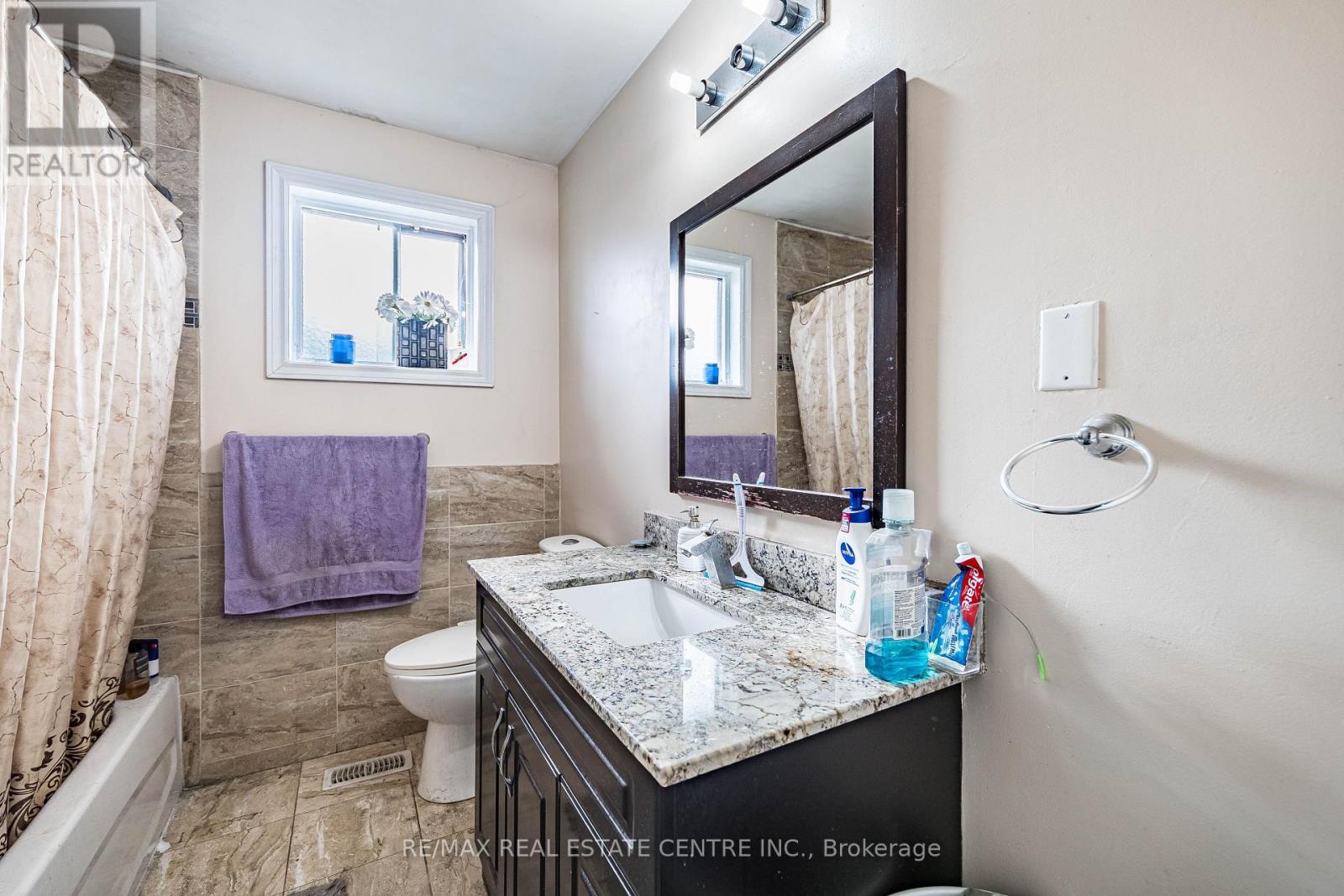 18 Northwood Drive, Brampton, Ontario  L6X 2L2 - Photo 37 - W12874268