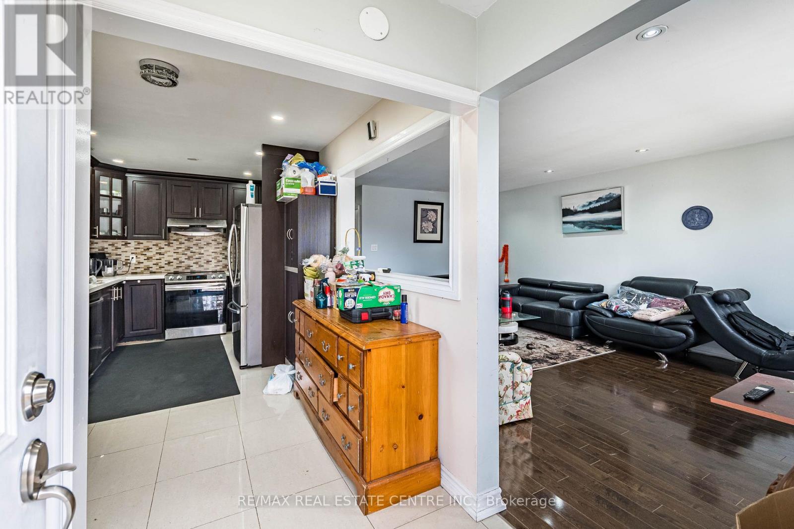 18 Northwood Drive, Brampton, Ontario  L6X 2L2 - Photo 5 - W12874268