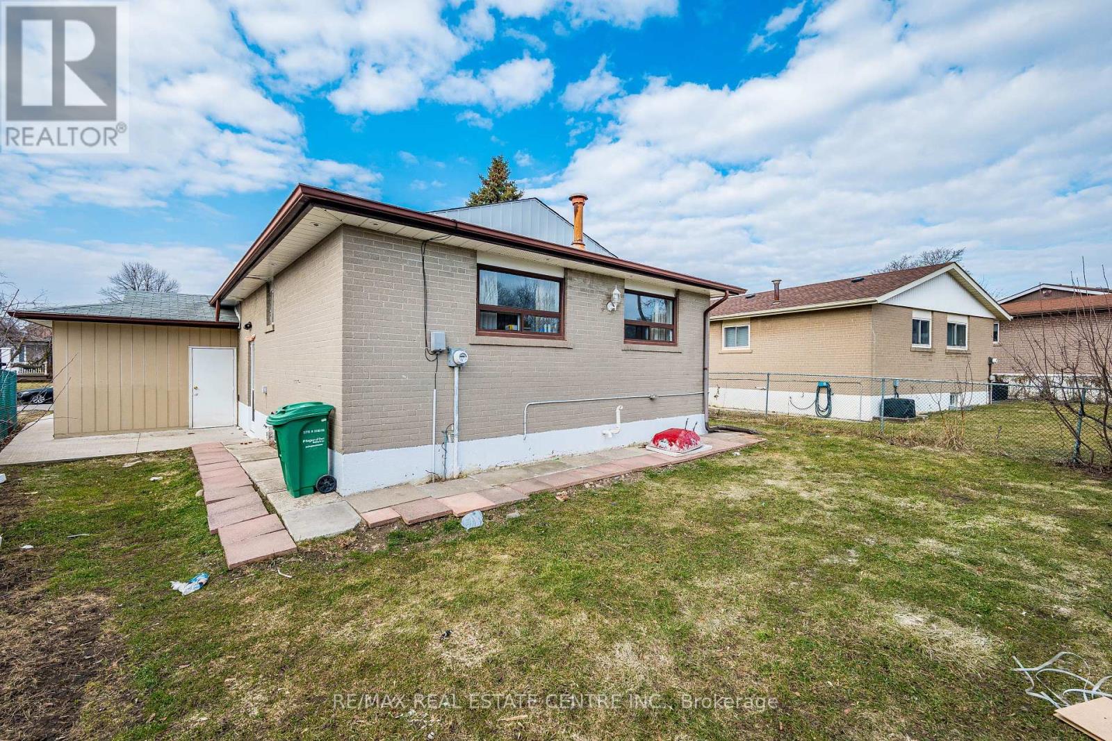 18 Northwood Drive, Brampton, Ontario  L6X 2L2 - Photo 50 - W12874268