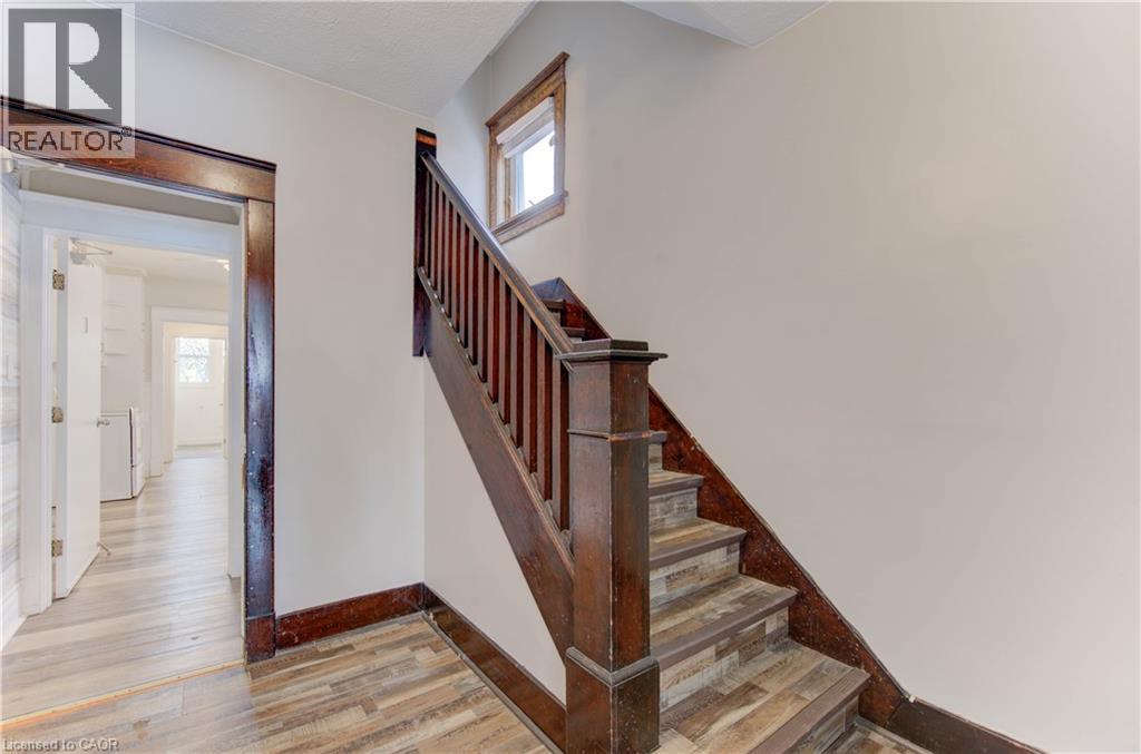 19 Fairview Avenue, Kitchener, Ontario  N2H 3E7 - Photo 5 - 40809721