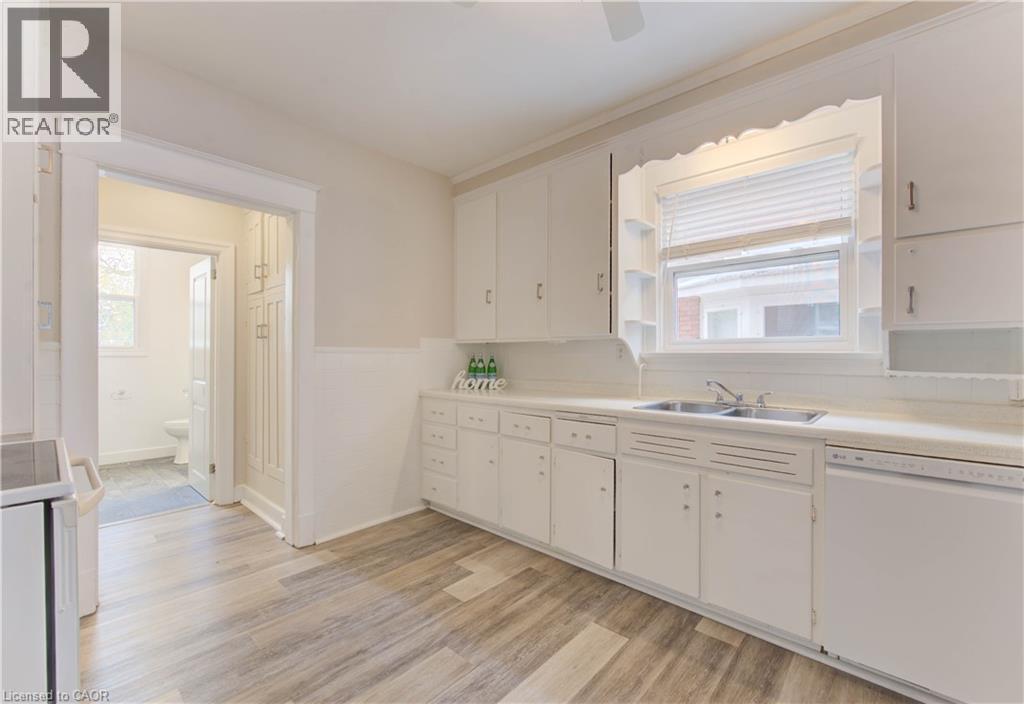 19 Fairview Avenue, Kitchener, Ontario  N2H 3E7 - Photo 7 - 40809721