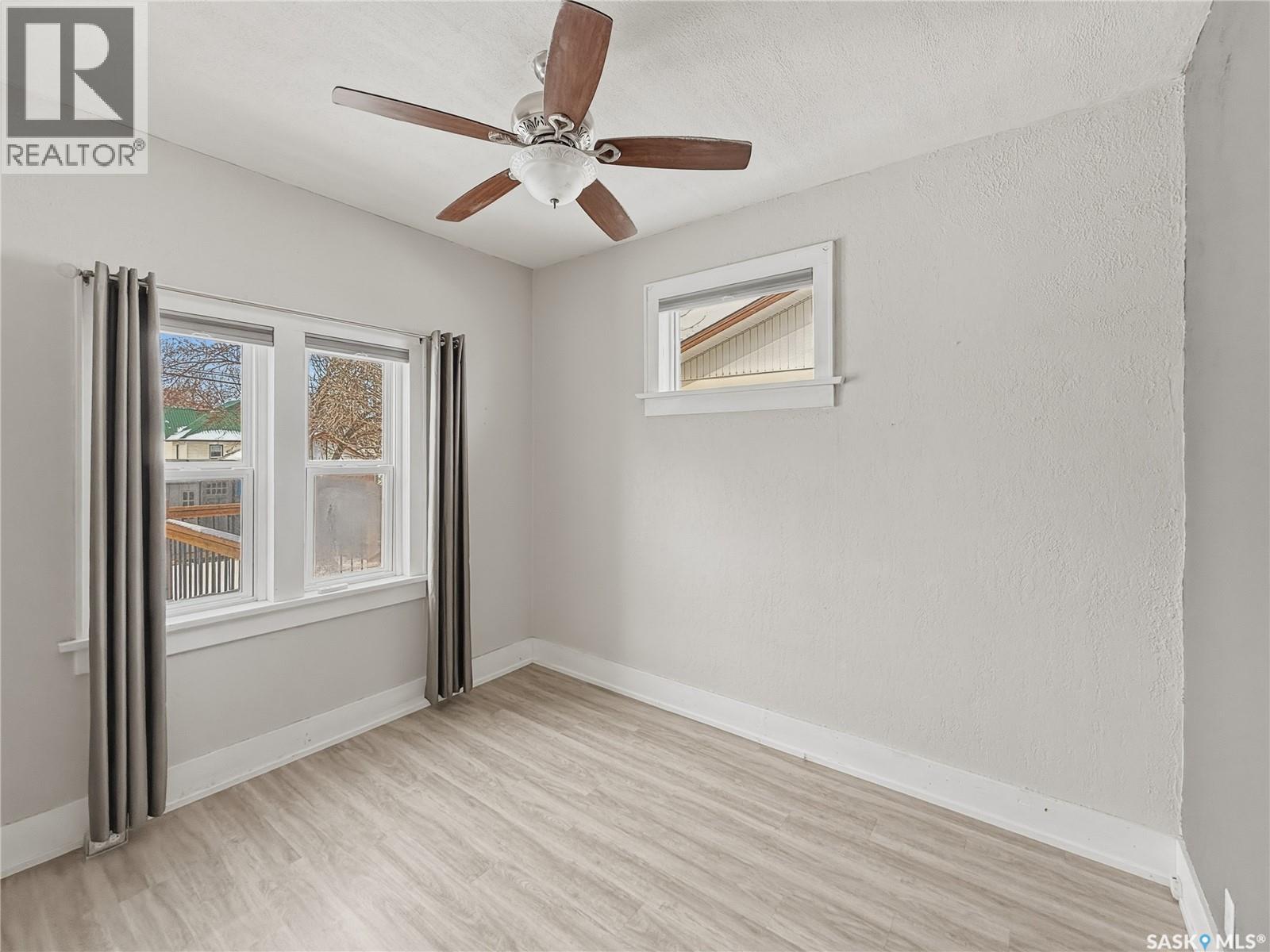 240 4th Avenue Ne, Swift Current, Saskatchewan  S9H 2J5 - Photo 11 - SK030159