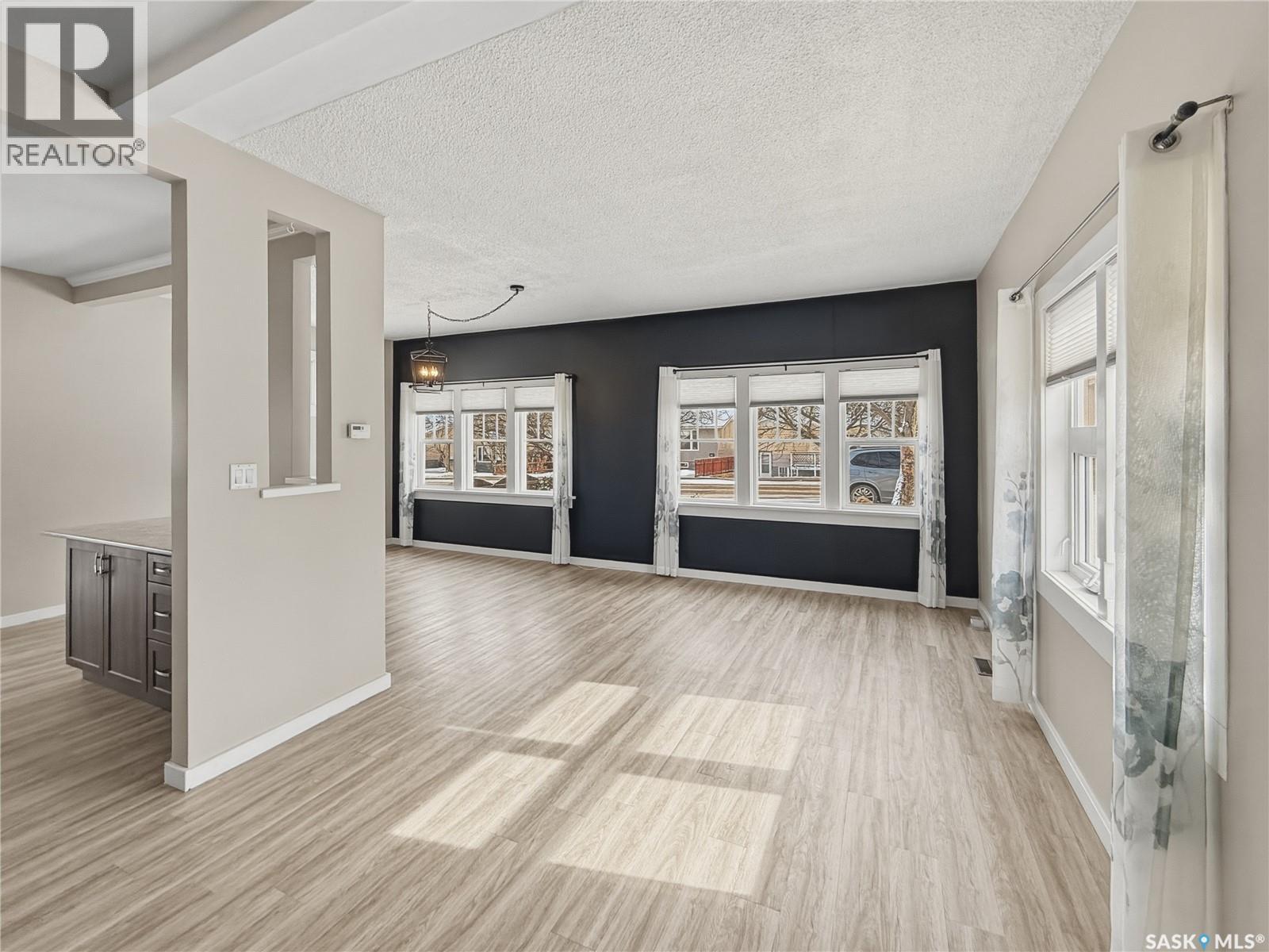 240 4th Avenue Ne, Swift Current, Saskatchewan  S9H 2J5 - Photo 6 - SK030159