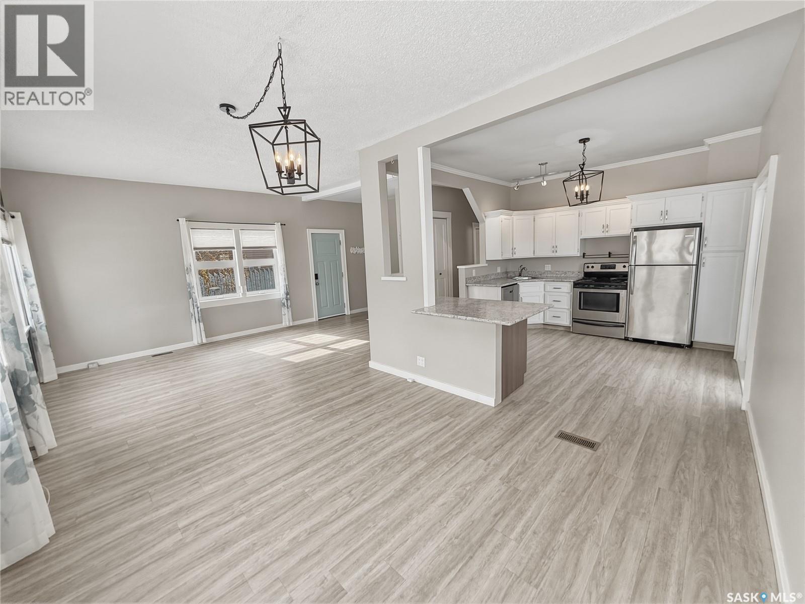 240 4th Avenue Ne, Swift Current, Saskatchewan  S9H 2J5 - Photo 8 - SK030159