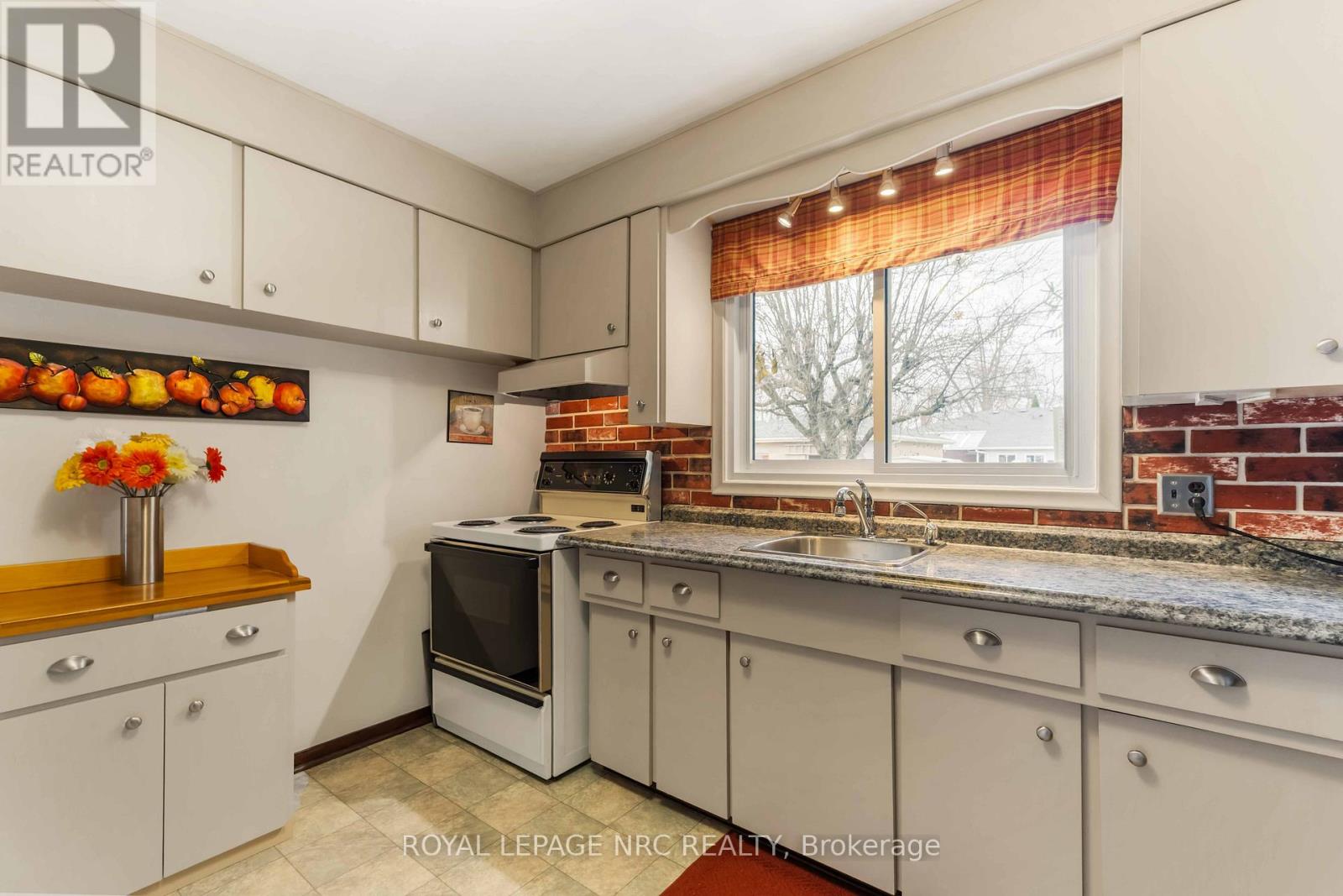 30 Armour Drive, Welland, Ontario  L3C 2N8 - Photo 19 - X12874338