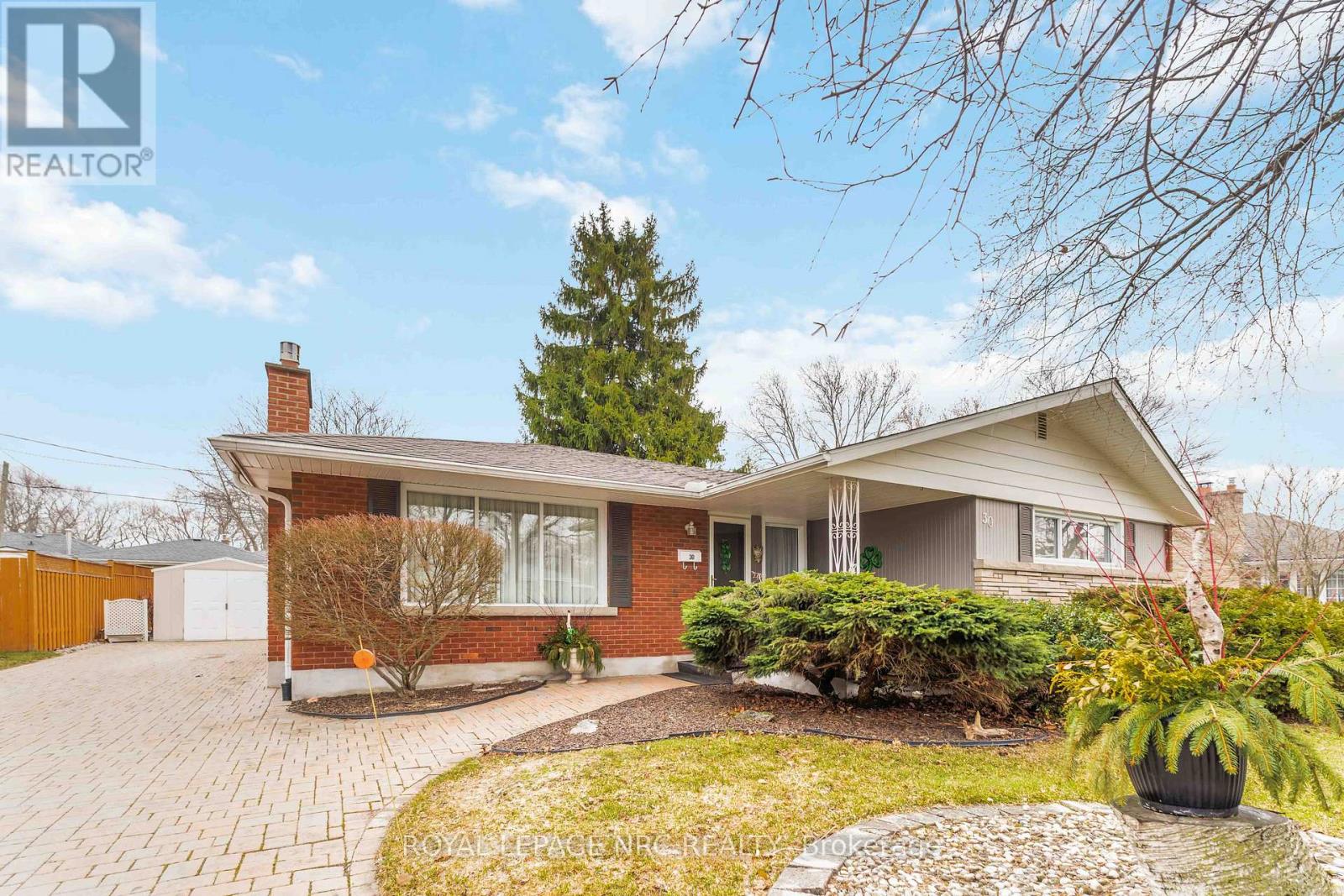 30 Armour Drive, Welland, Ontario  L3C 2N8 - Photo 2 - X12874338