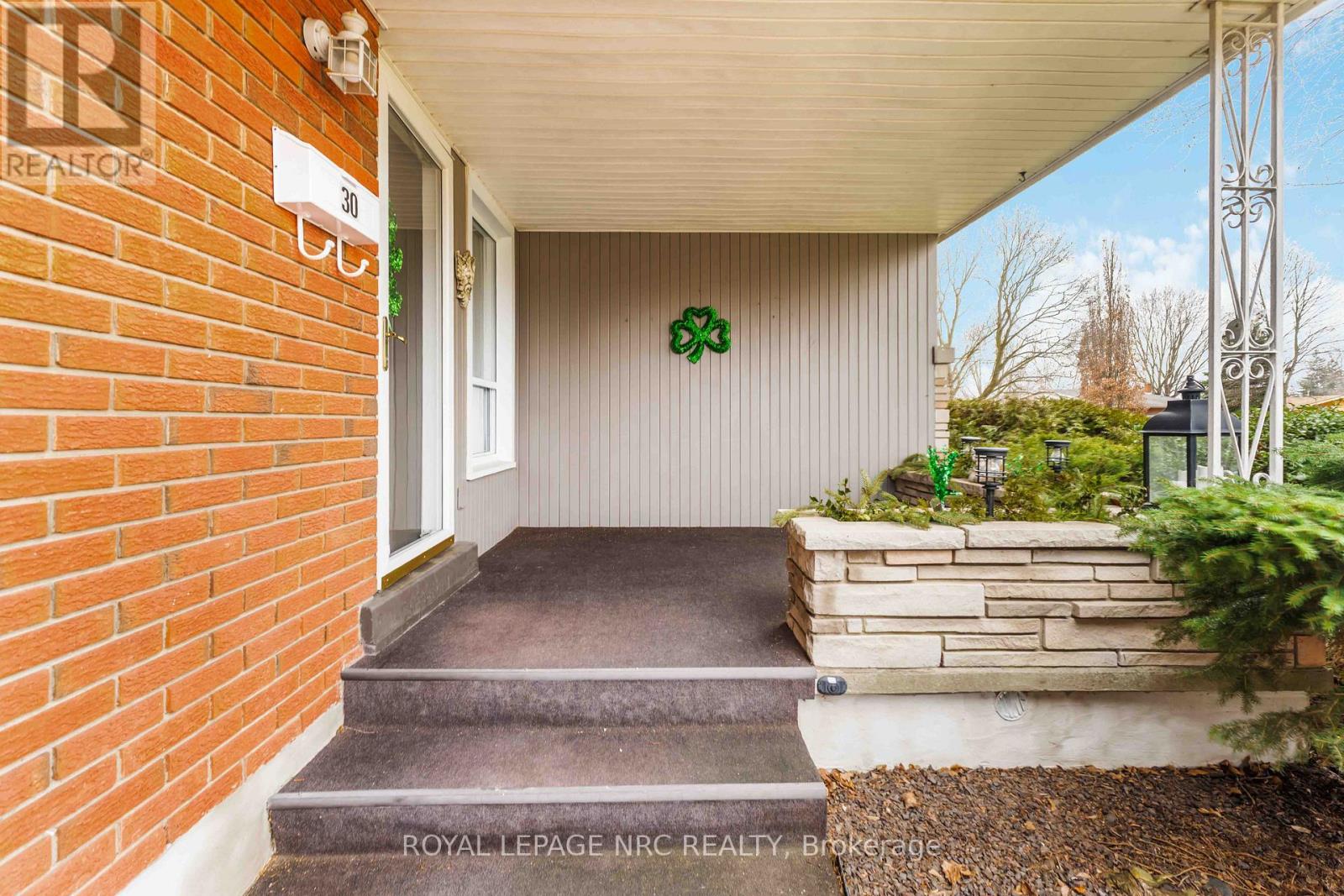 30 Armour Drive, Welland, Ontario  L3C 2N8 - Photo 7 - X12874338