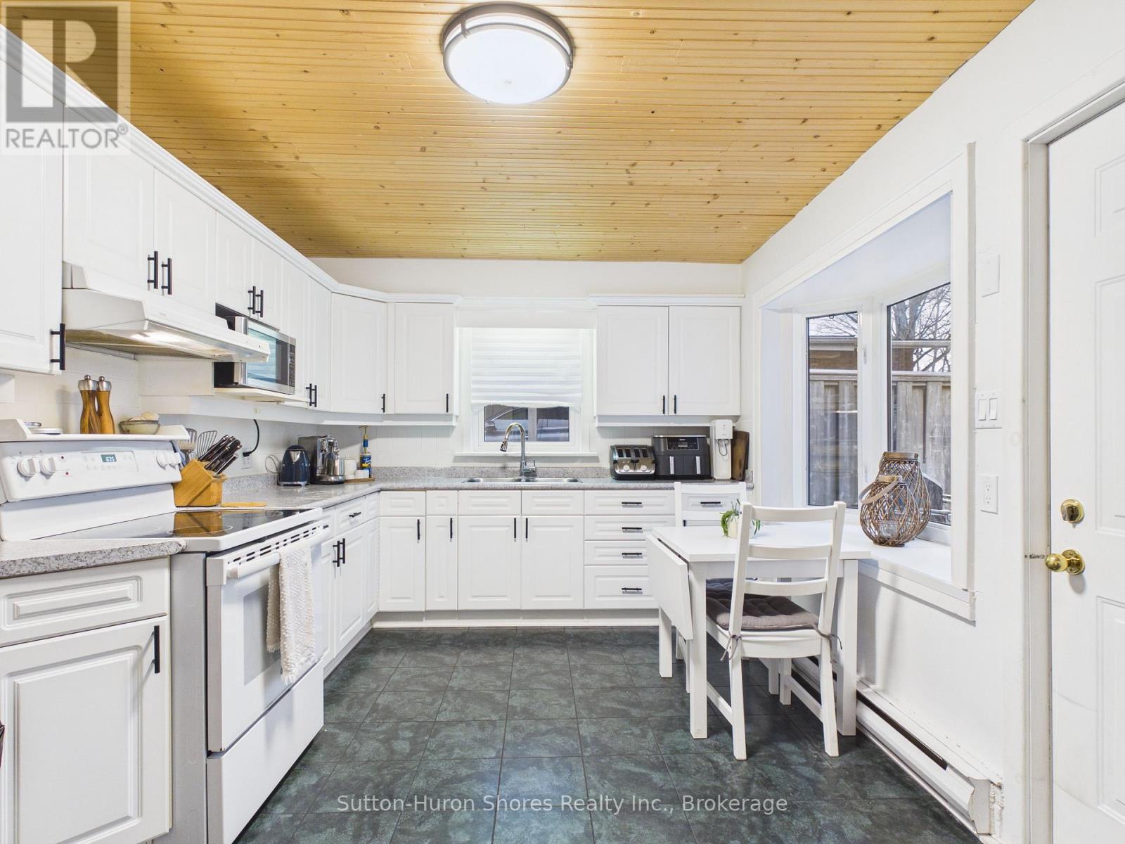 669 Louis Street, Saugeen Shores, Ontario  N0H 2C4 - Photo 10 - X12874376