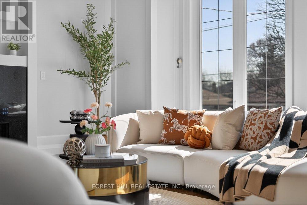 26 MADAWASKA AVENUE, Toronto, Ontario