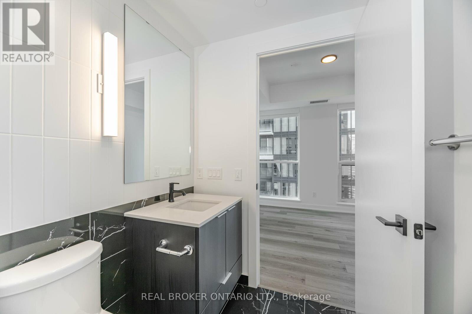 4005 - 327 King Street W, Toronto, Ontario  M5V 0W7 - Photo 19 - C12874356