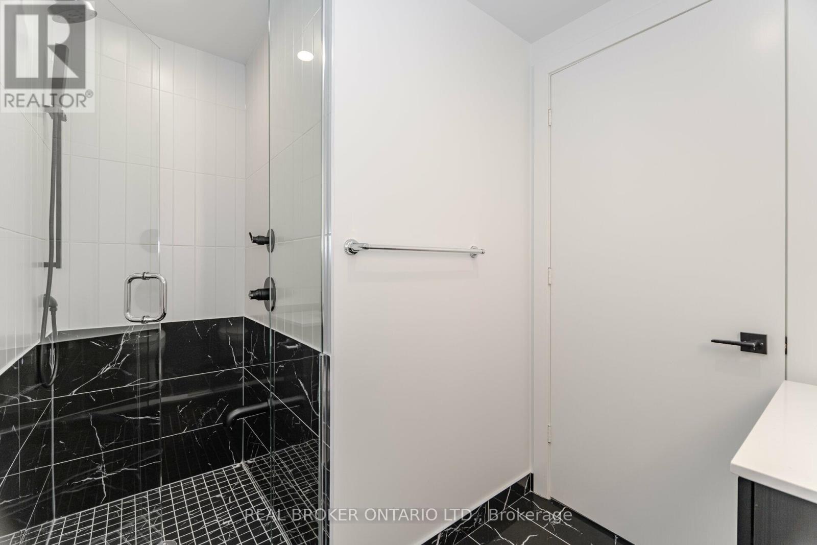 4005 - 327 King Street W, Toronto, Ontario  M5V 0W7 - Photo 26 - C12874356