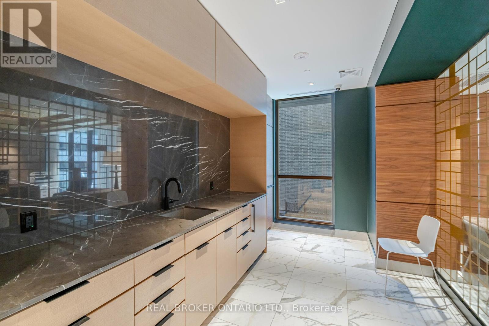 4005 - 327 King Street W, Toronto, Ontario  M5V 0W7 - Photo 36 - C12874356