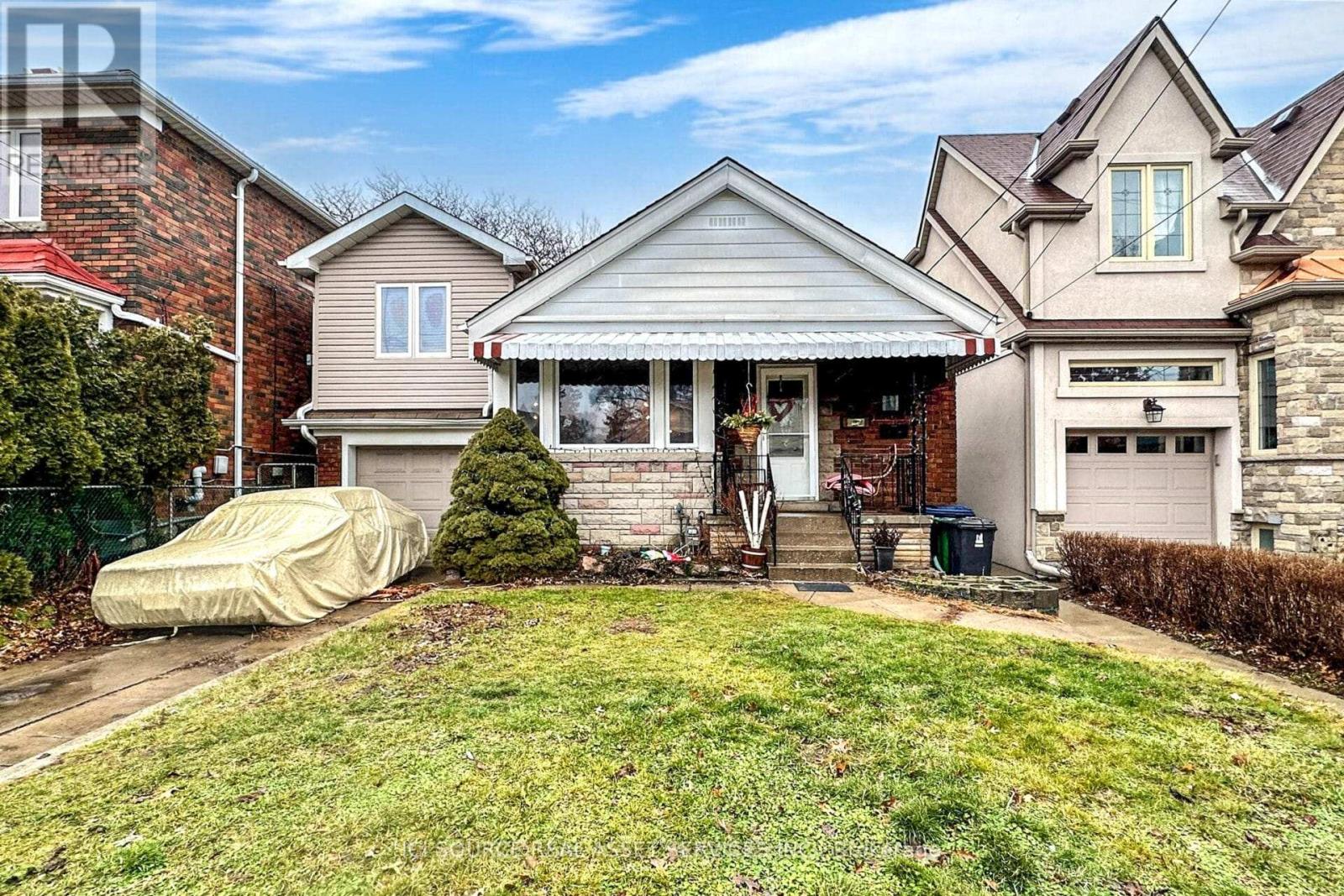 Lower - 8 Davies Crescent, Toronto, Ontario  M4J 2X5 - Photo 8 - E12874382