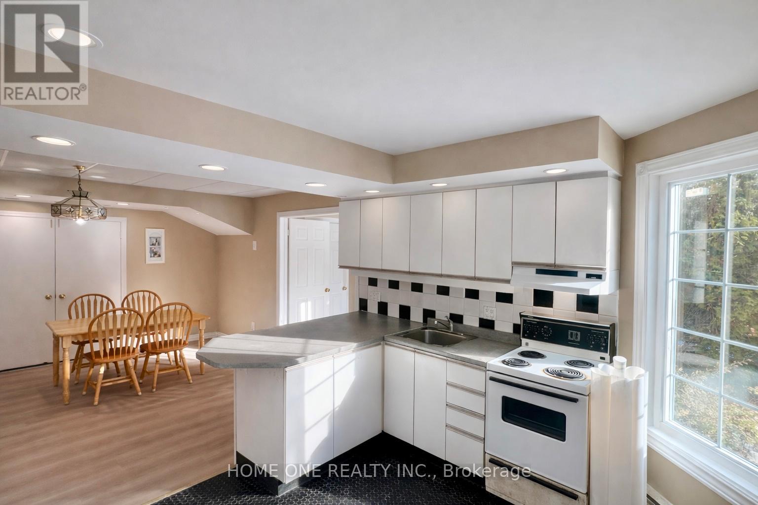 89 Regent Street, Richmond Hill, Ontario  L4C 9N7 - Photo 5 - N12874362