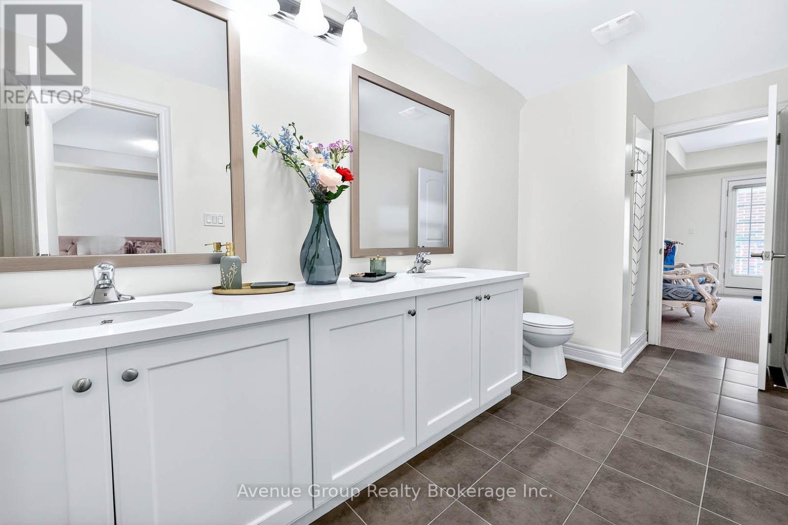 200 Farrell Road, Vaughan, Ontario  L6A 4W6 - Photo 43 - N12874380