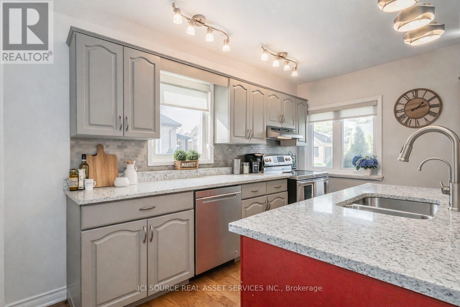 Upper - 192 Edwin Street, Kitchener, Ontario  N2H 4P2 - Photo 2 - X12874372