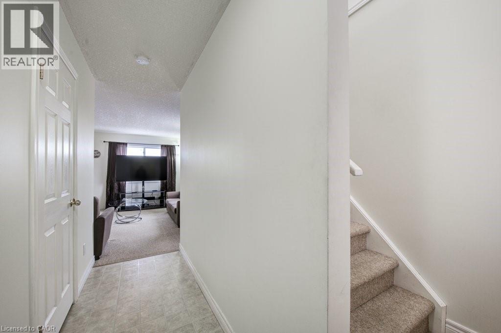 711 Southwood Way, Woodstock, Ontario  N4V 1H5 - Photo 4 - 40801044