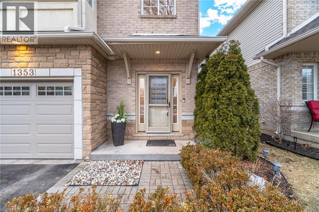 1353 Stephenson Drive, Burlington, Ontario  L7S 2M4 - Photo 3 - 40801982