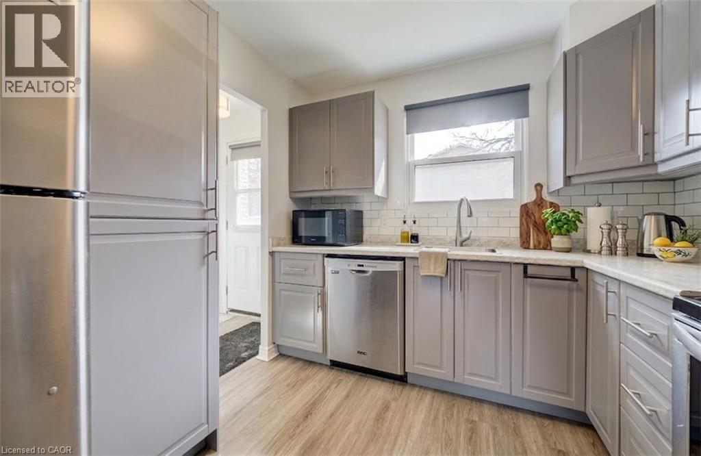 184 Westcourt Place, Waterloo, Ontario  N2L 2R7 - Photo 6 - 40810237