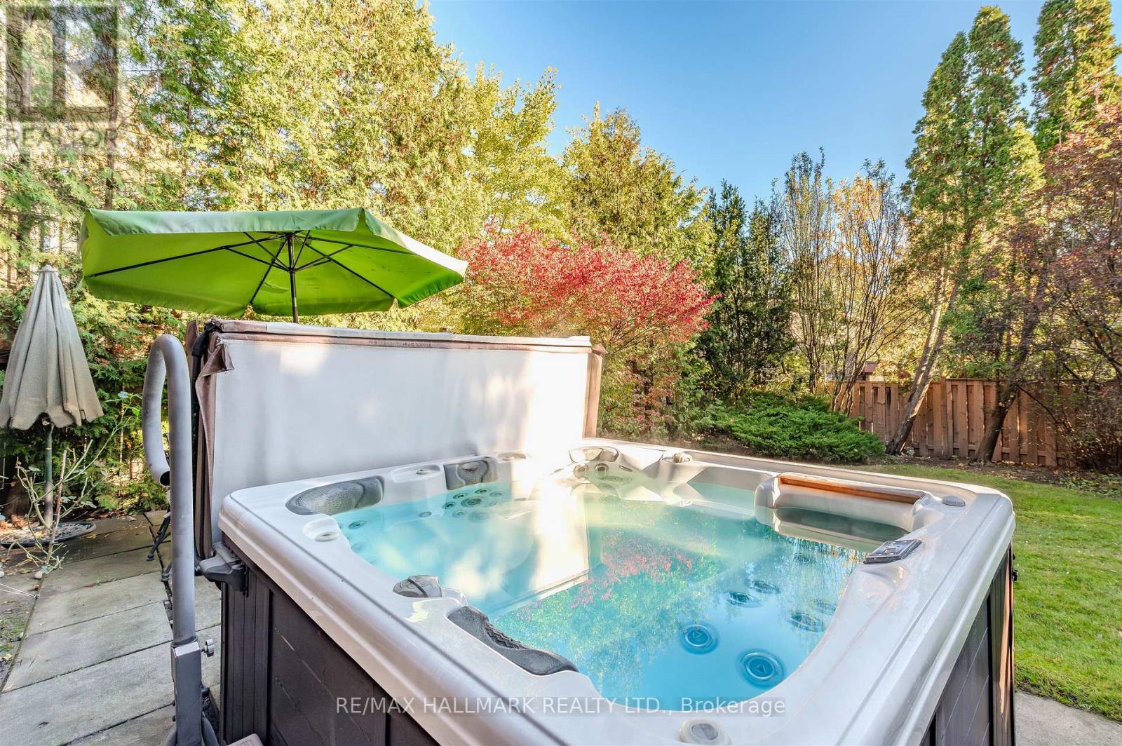 136 Mossgrove Trail, Toronto, Ontario  M2L 2W5 - Photo 47 - C12863384