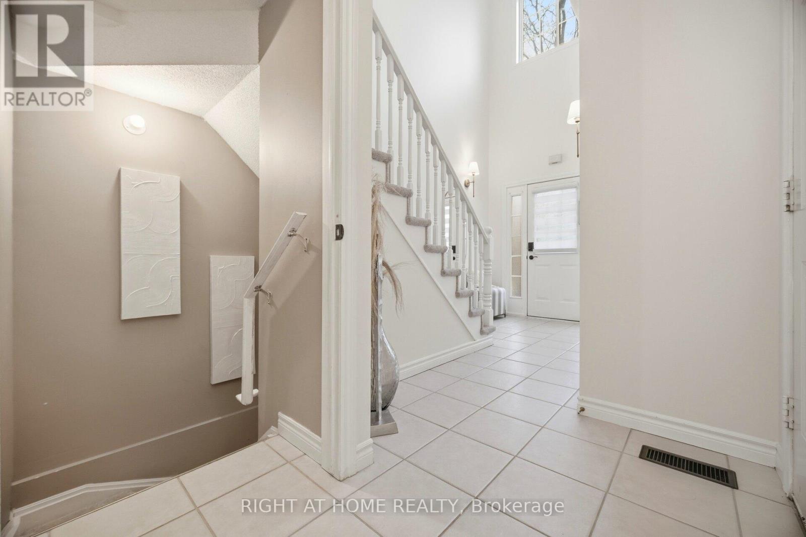 1353 Stephenson Drive, Burlington, Ontario  L7S 2M4 - Photo 37 - W12844598