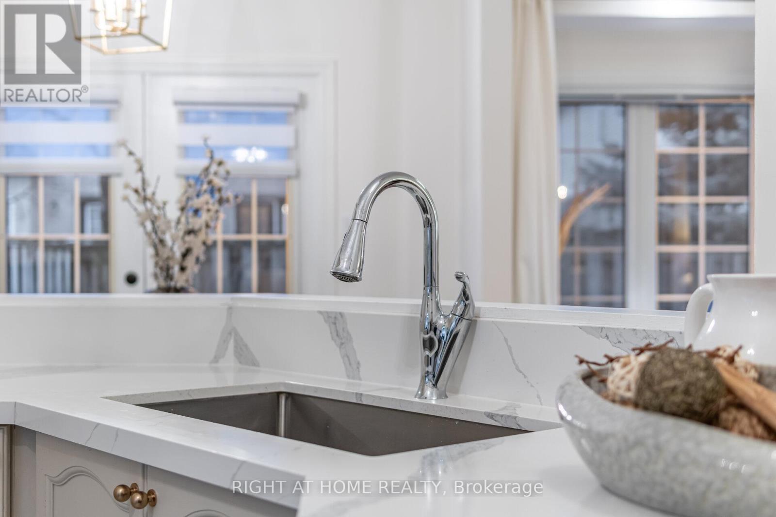 1353 Stephenson Drive, Burlington, Ontario  L7S 2M4 - Photo 15 - W12844598