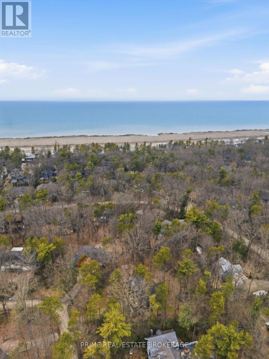 10324 Dogwood Crescent, Lambton Shores, Ontario  N0M 1T0 - Photo 44 - X12873868