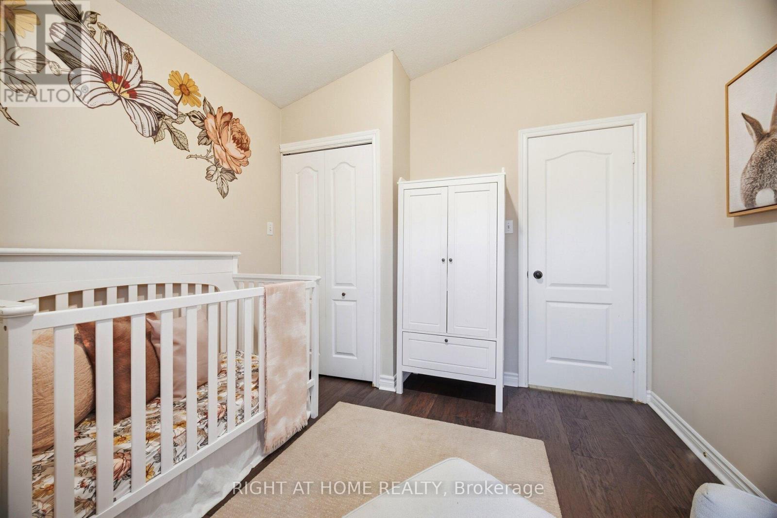 1353 Stephenson Drive, Burlington, Ontario  L7S 2M4 - Photo 34 - W12844598