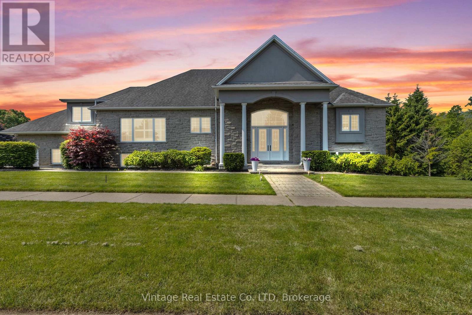 3689 Cardinal Drive, Niagara Falls, Ontario  L2H 2Y1 - Photo 2 - X12873306