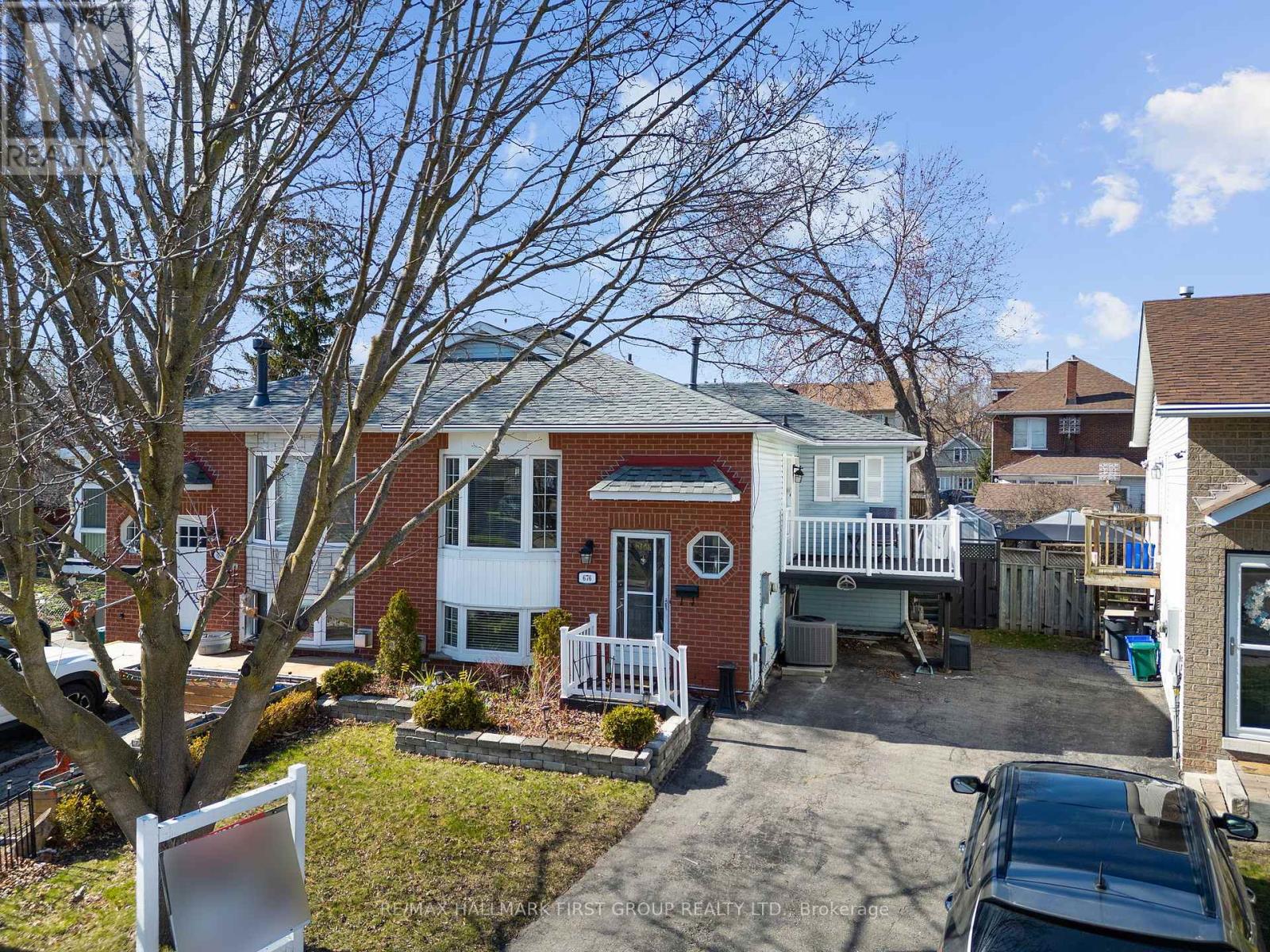 676 Frobisher Court, Oshawa, Ontario  L1J 8M9 - Photo 2 - E12874420