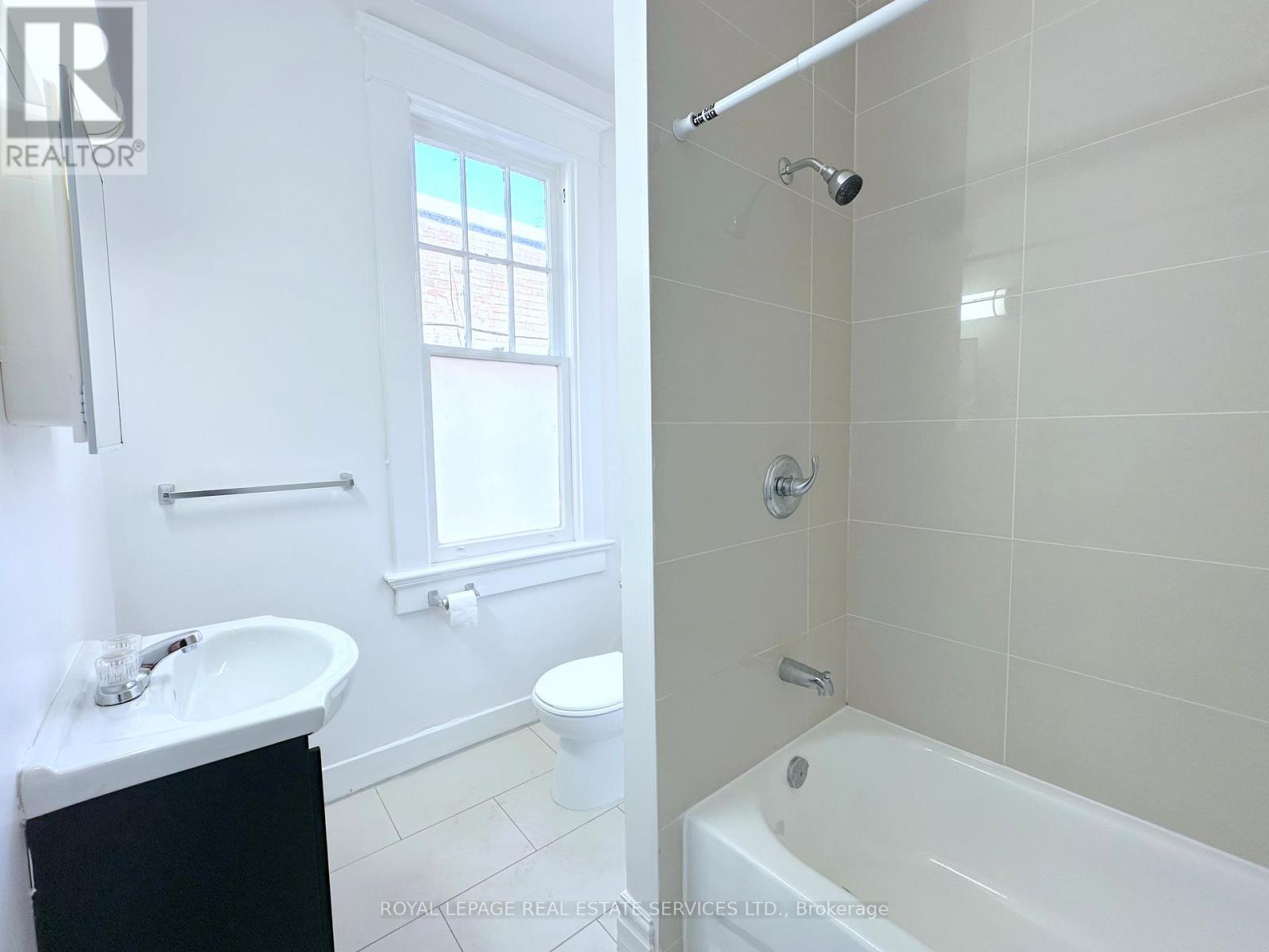 H - 1 Glen Road, Toronto, Ontario  M4X 1M4 - Photo 9 - C12874410