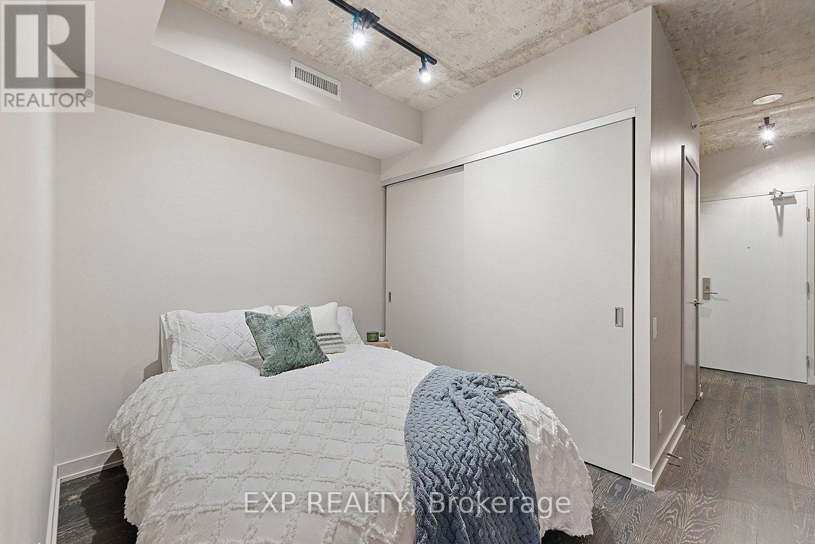 416 - 39 Brant Street, Toronto (Waterfront Communities), Ontario  M5V 2L9 - Photo 6 - C12874416