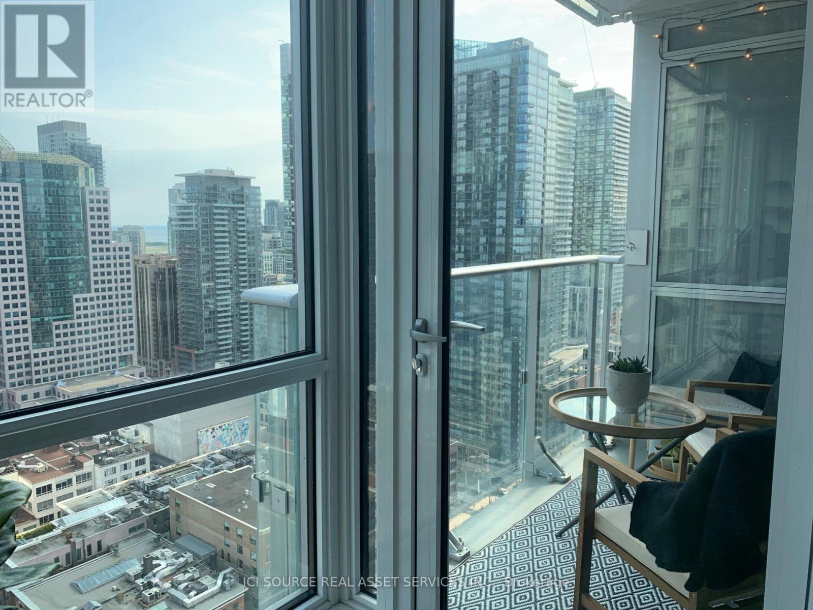 2706 - 30 Nelson Street, Toronto (Waterfront Communities), Ontario  M5V 0H5 - Photo 10 - C12874432