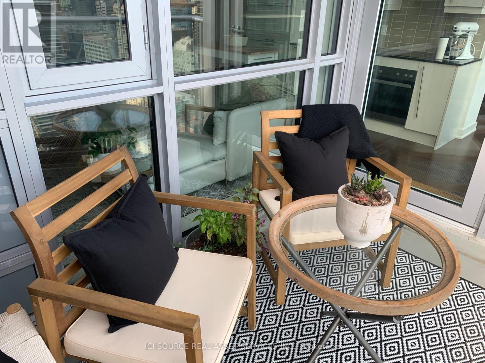 2706 - 30 Nelson Street, Toronto (Waterfront Communities), Ontario  M5V 0H5 - Photo 6 - C12874432